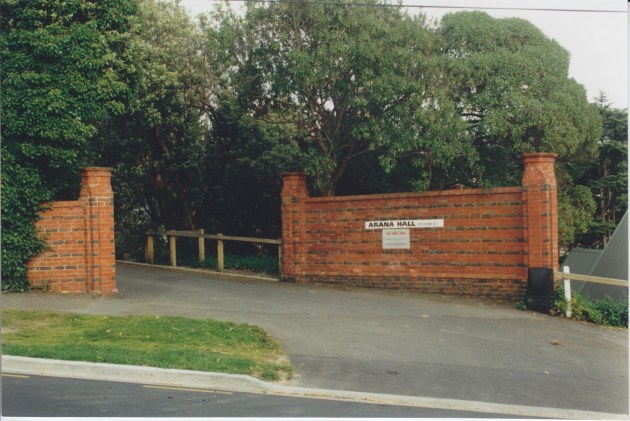 Allen House Gates and Piers, Clyde Street, 1913. Photograph courtesy of Ralph Allan