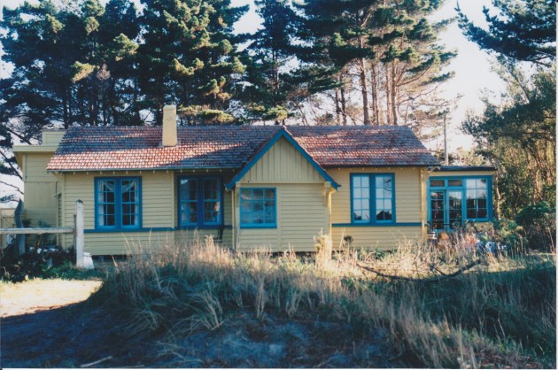 Boatman Houses, The Spit, Otago Harbour, 1913. Photograph courtesy of Ralph Allan